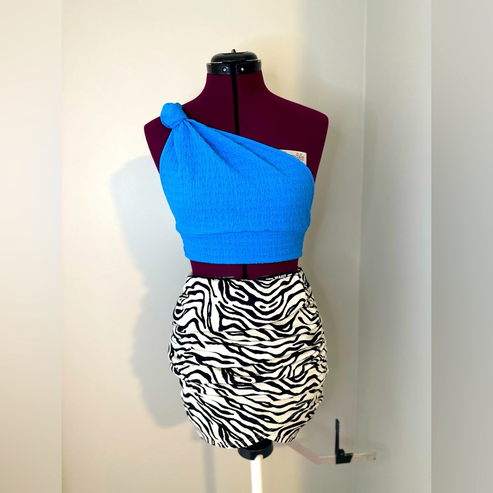 One shoulder tie backless crop top